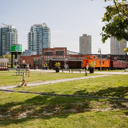 Quickstay - Classic & Trendy Yorkville Condo Toronto Buitenkant foto