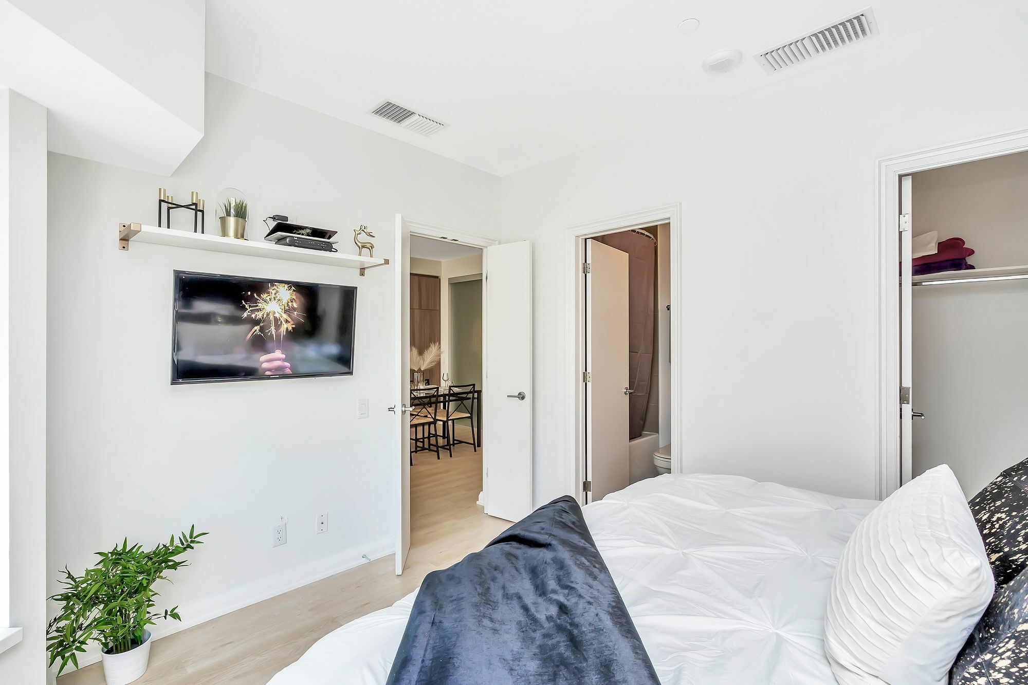 Quickstay - Classic & Trendy Yorkville Condo Toronto Buitenkant foto