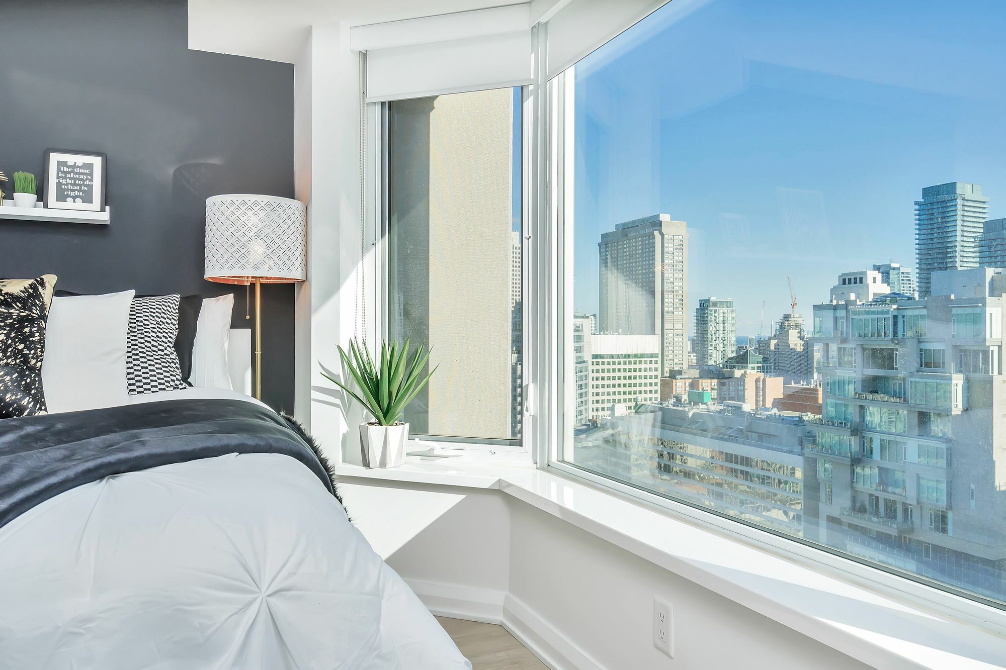 Quickstay - Classic & Trendy Yorkville Condo Toronto Buitenkant foto